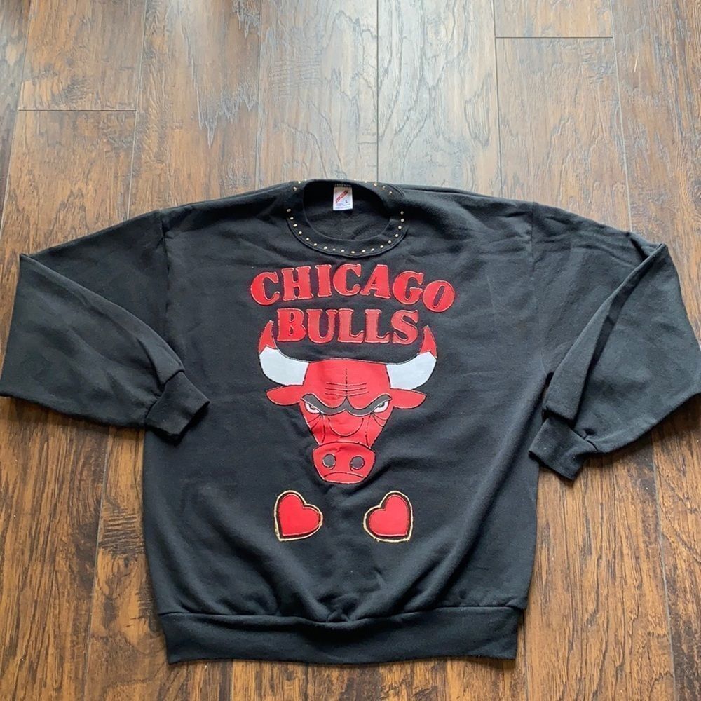 VTG Jerzees pullover size L hand painted Chicago Bulls one of a kind